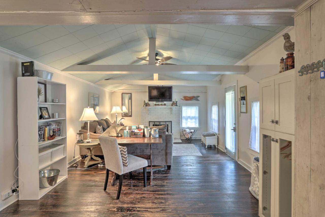 Coastal, Walkable Home In Historic Southport! Exterior photo