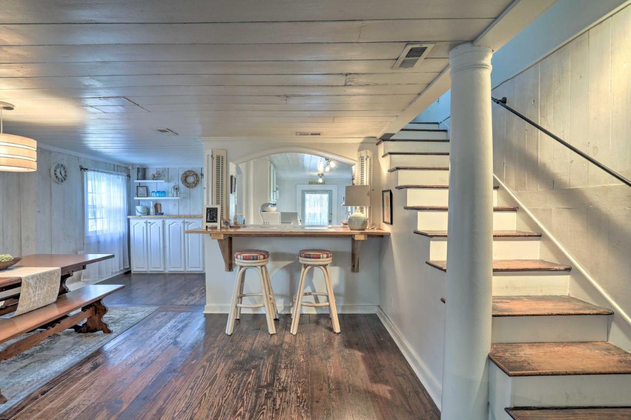 Coastal, Walkable Home In Historic Southport! Exterior photo