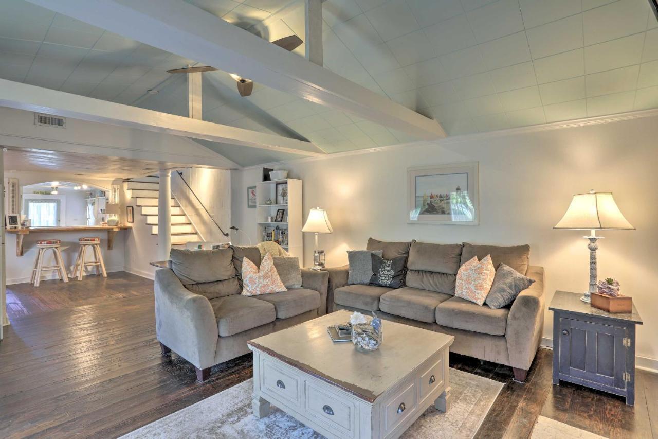 Coastal, Walkable Home In Historic Southport! Exterior photo