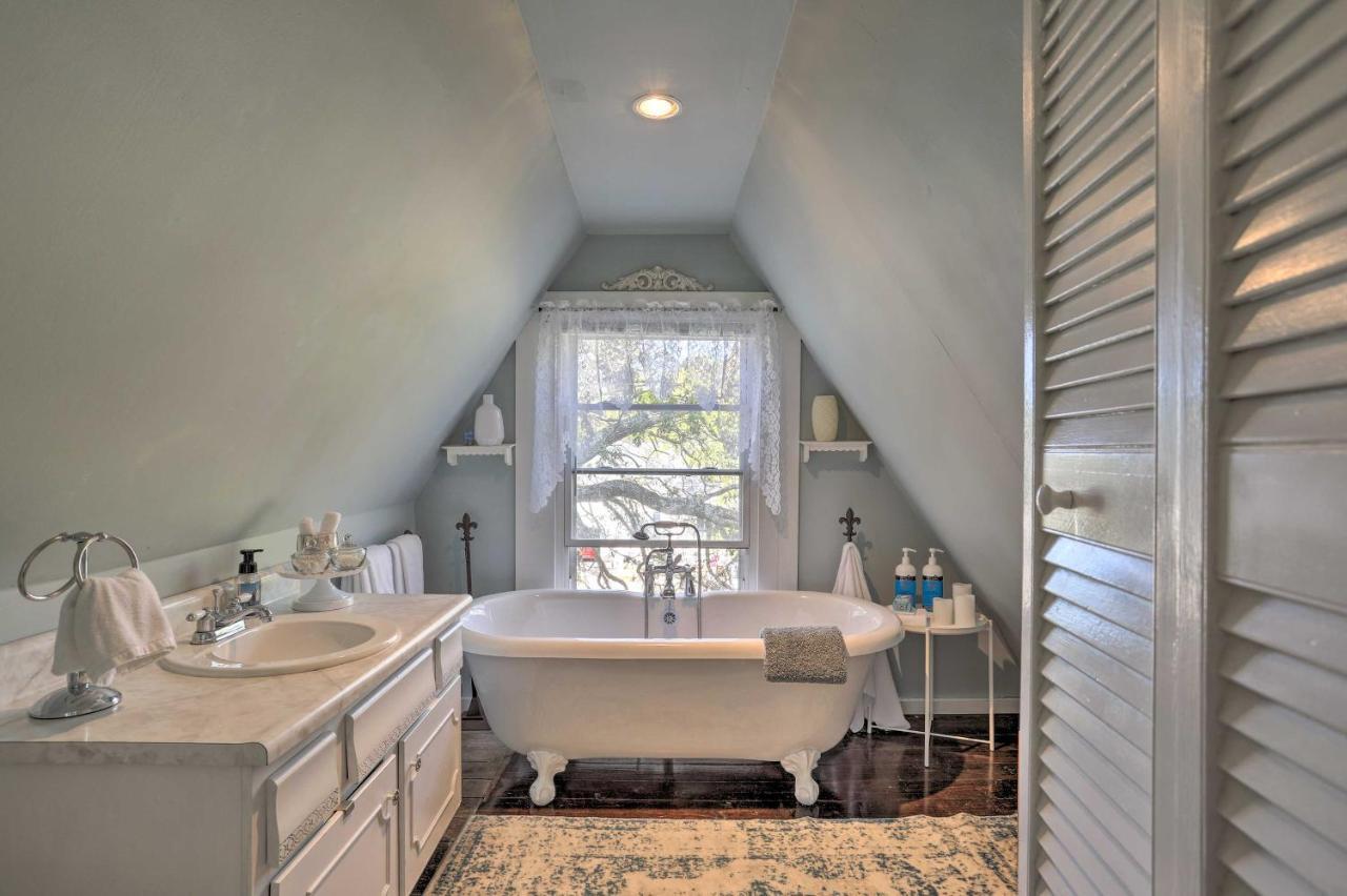 Coastal, Walkable Home In Historic Southport! Exterior photo